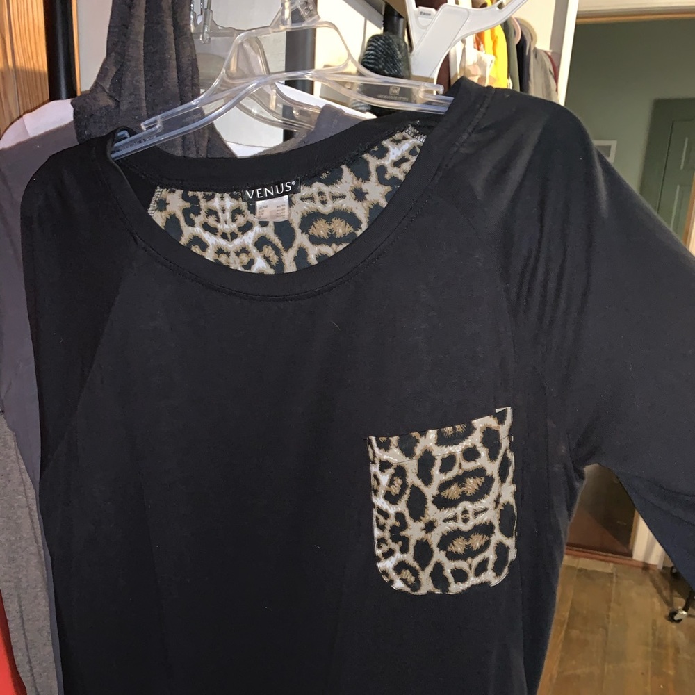 Ladies XL leopard and black blouse